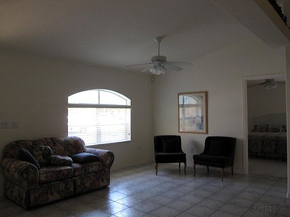 4th image of 12 Whitcock Ln