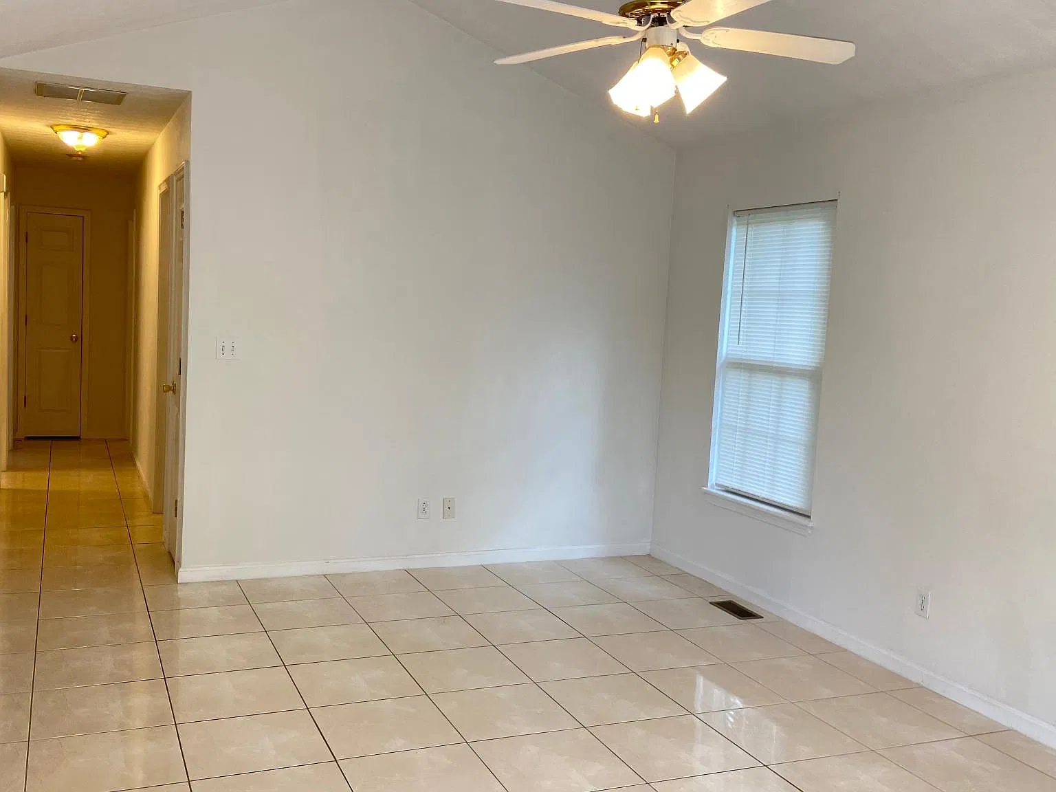 4014 Cedarway Ct — Photo 2