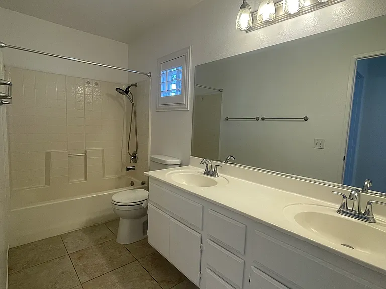 1080 Tustin Grove Dr — Photo 11