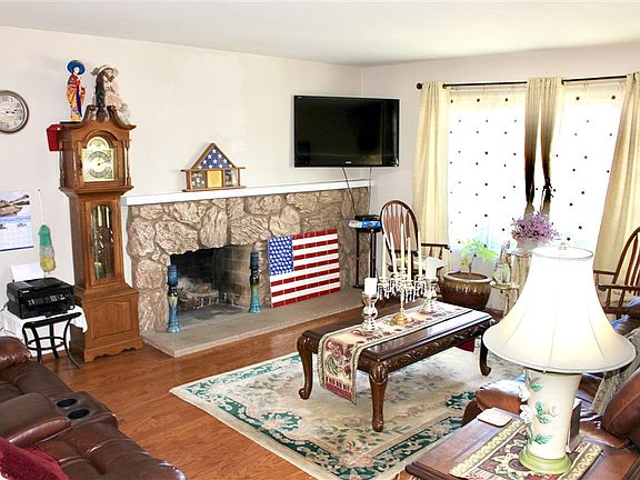 4th image of 797 Coleman Ct