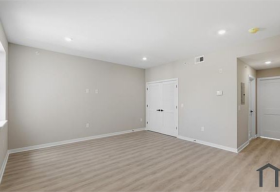 5th image of 4129 Ogden St #9