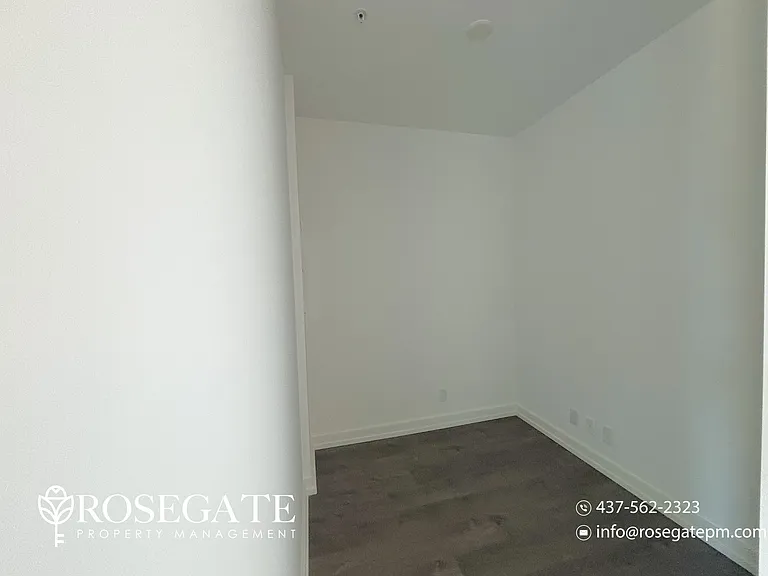 75 James St S #2005 — Photo 9