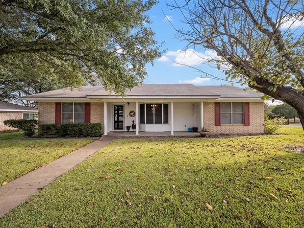 922 S Avenue M, Clifton, TX 76634