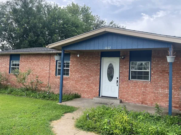 1602 E 3rd St, Okmulgee, OK 74447