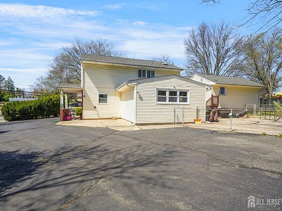 5th image of 292 Summerhill Rd