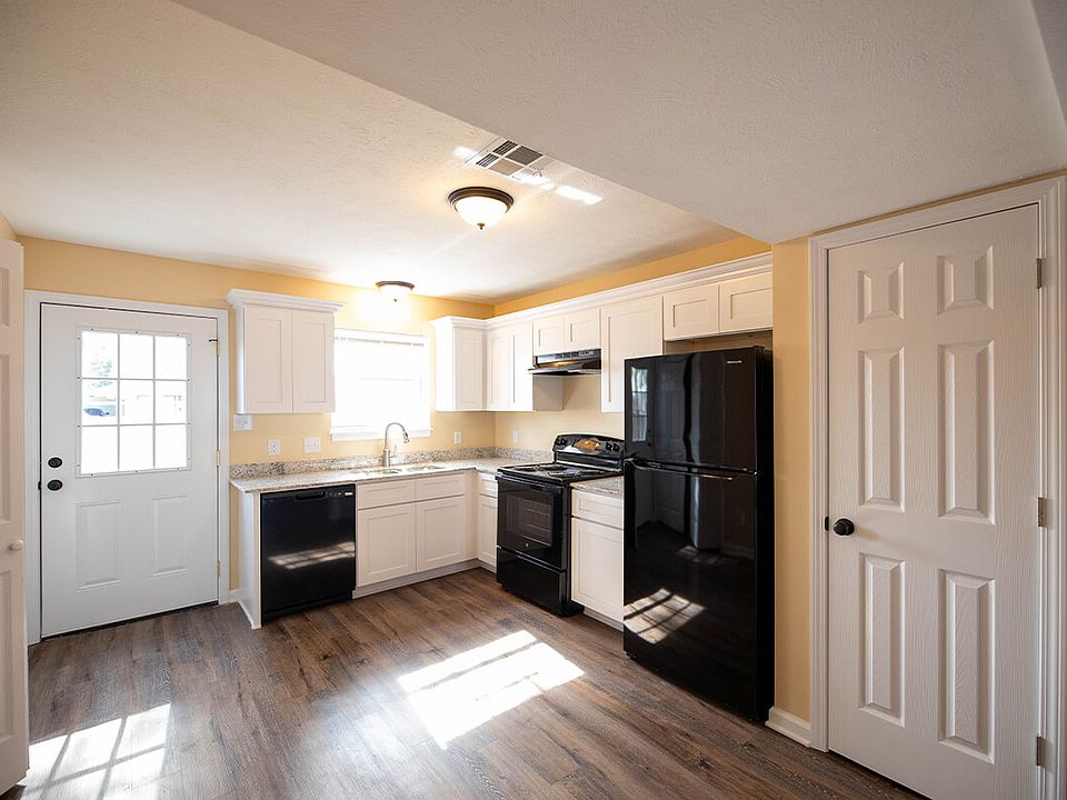 2601-1st-Ave-Unit118-kitchen_04112024