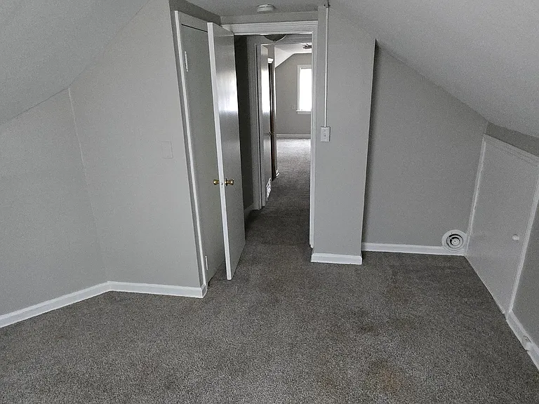 1918 Oakland Pkwy — Photo 7