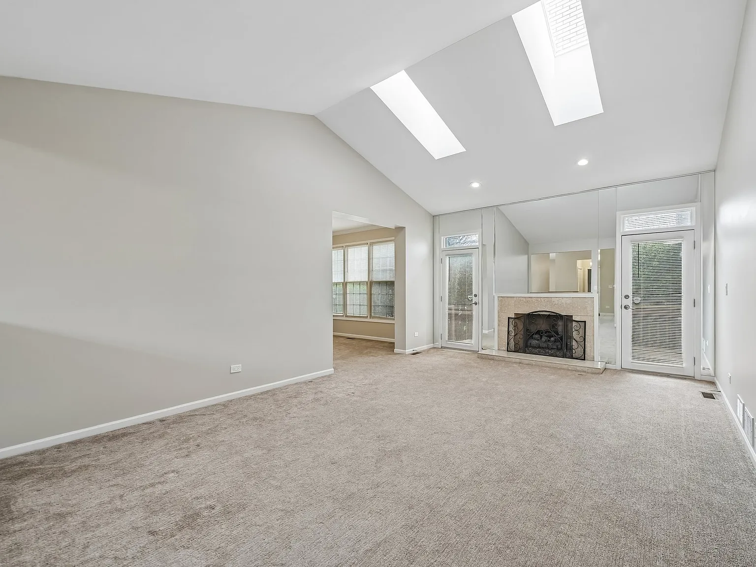 3 bed, 2175 sqft, $4,000 — Photo 4
