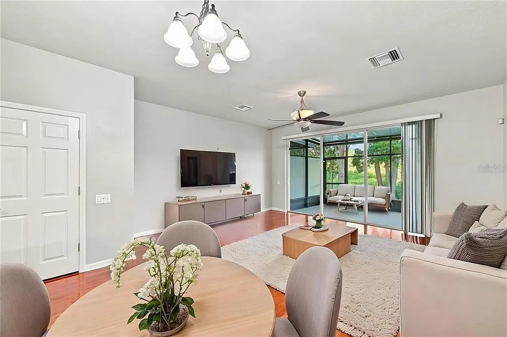 3 bed, 2.5 bath, 1622 sqft, $2,100 — Photo 2