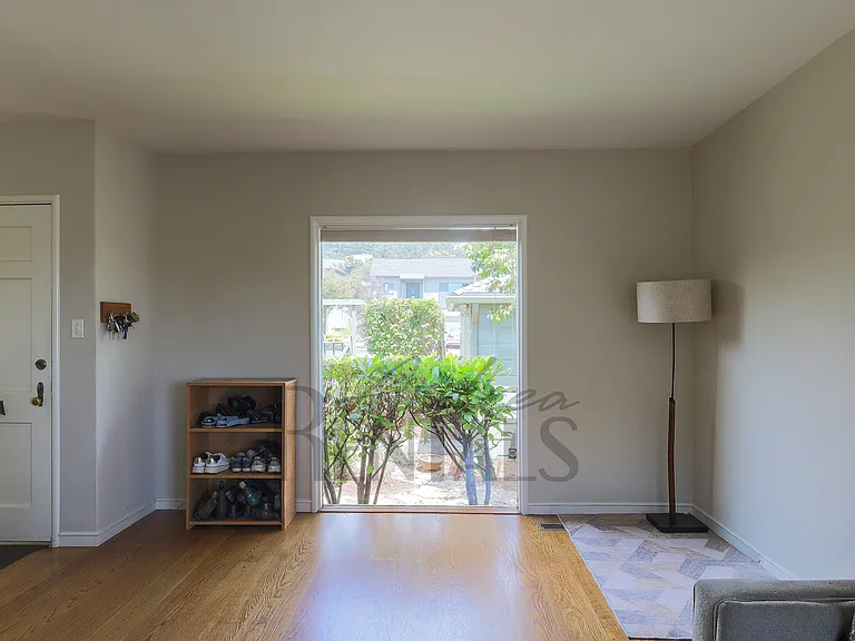 225 San Carlos Ave — Photo 4