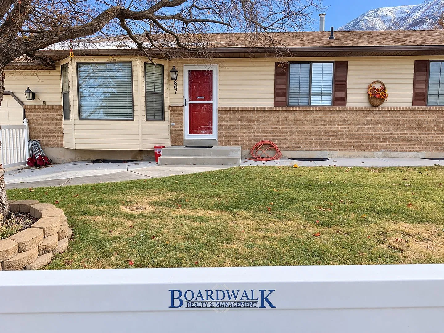 4 bed, 3.0 bath, 2491 sqft, $2,550 — Photo 2