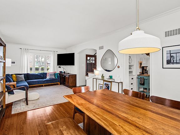 2nd image of 1019 Division St