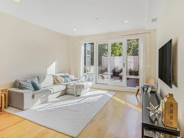 10 Slocum Place ##2a, Brooklyn, NY 11218