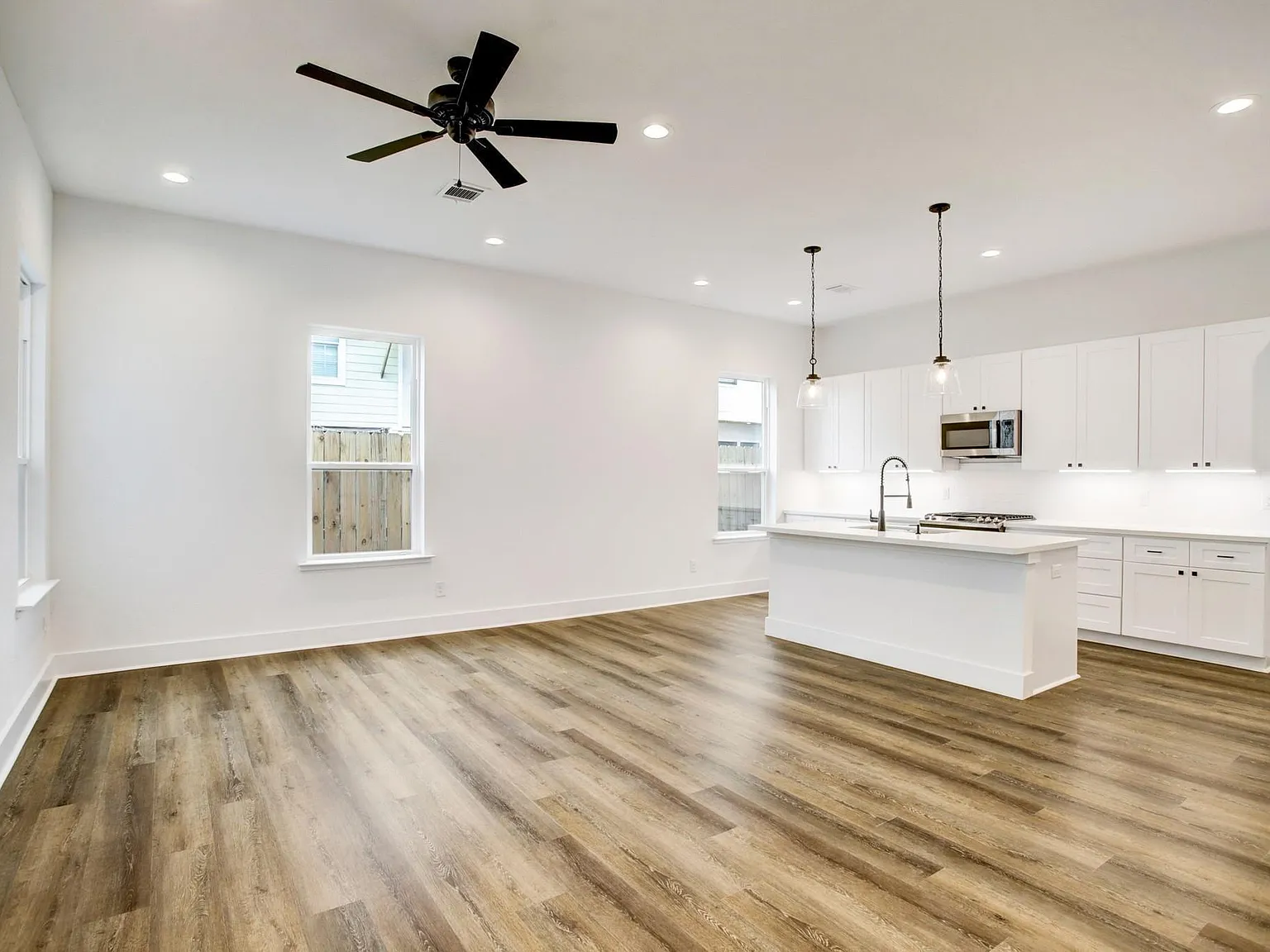 3 bed, 2.5 bath, $2,300 — Photo 4