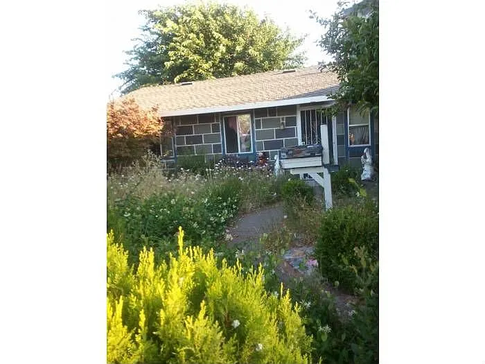 2013 Putnam St photo 1