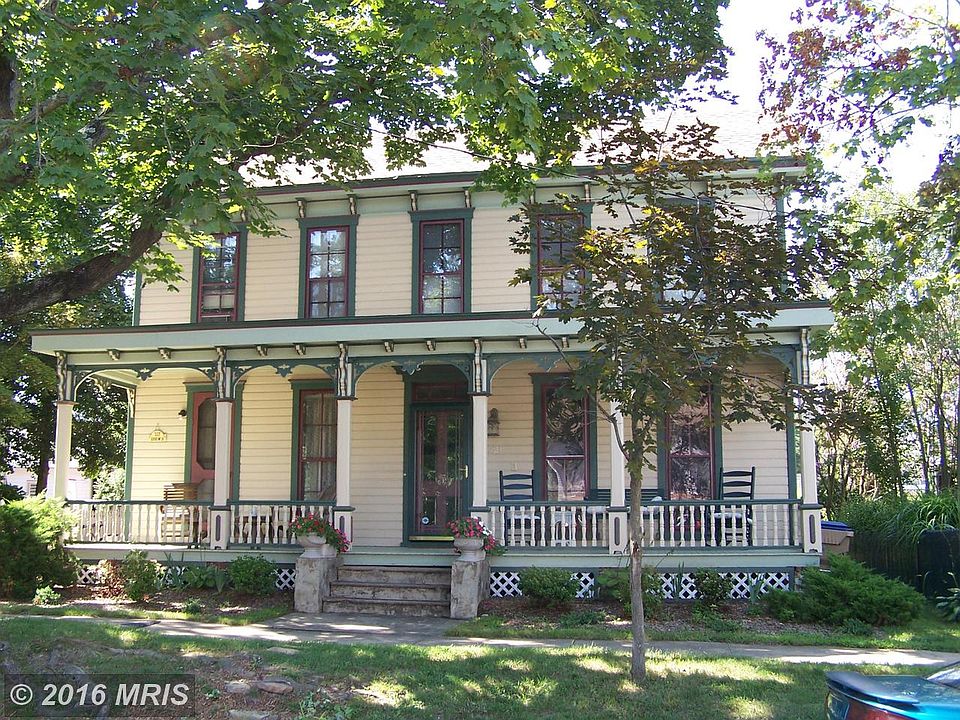 2nd image of 323 Bohemia Ave