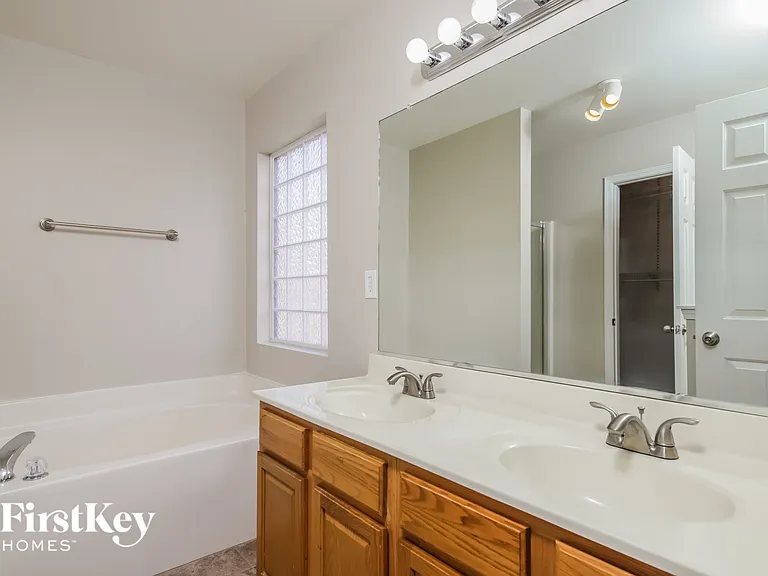 1511 Pecan Ln — Photo 12