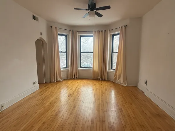 921 S Laflin St #2F, Chicago, IL 60607