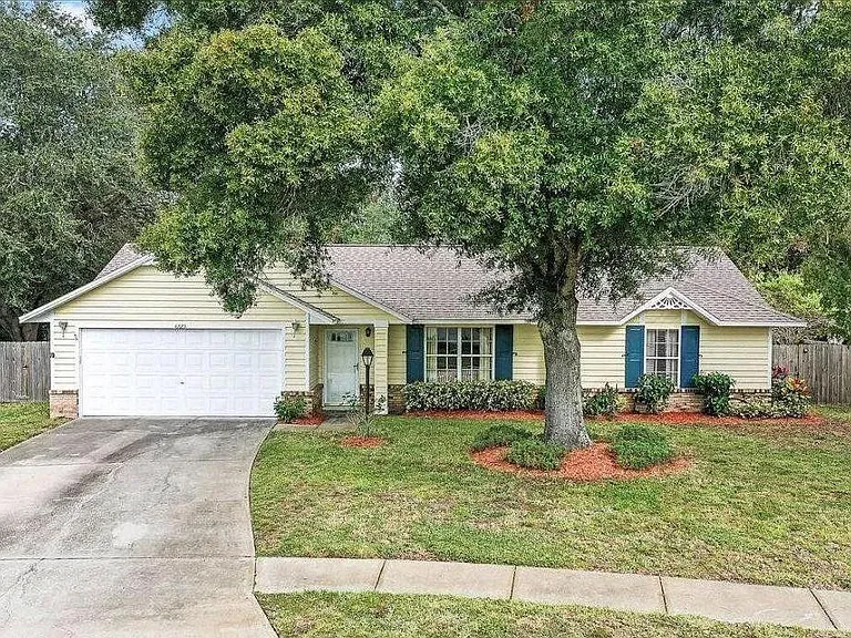 4725 Willow Bend Dr — Photo 1