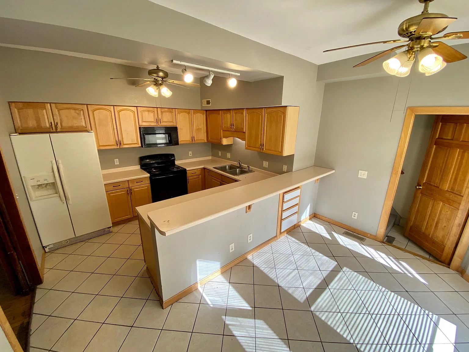 4 bed, $1,900 — Photo 3