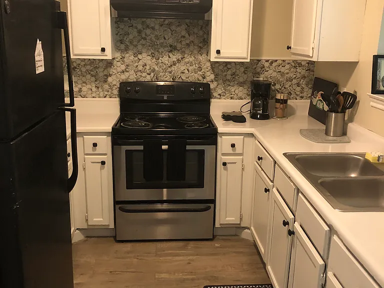 Pinebrooke Apartments — Photo 9