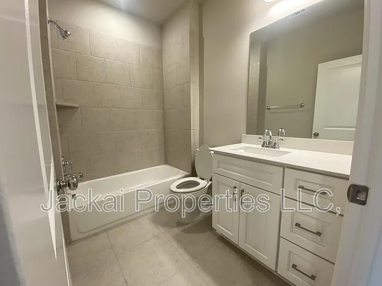 801 Ponds Edge Ln — Photo 20