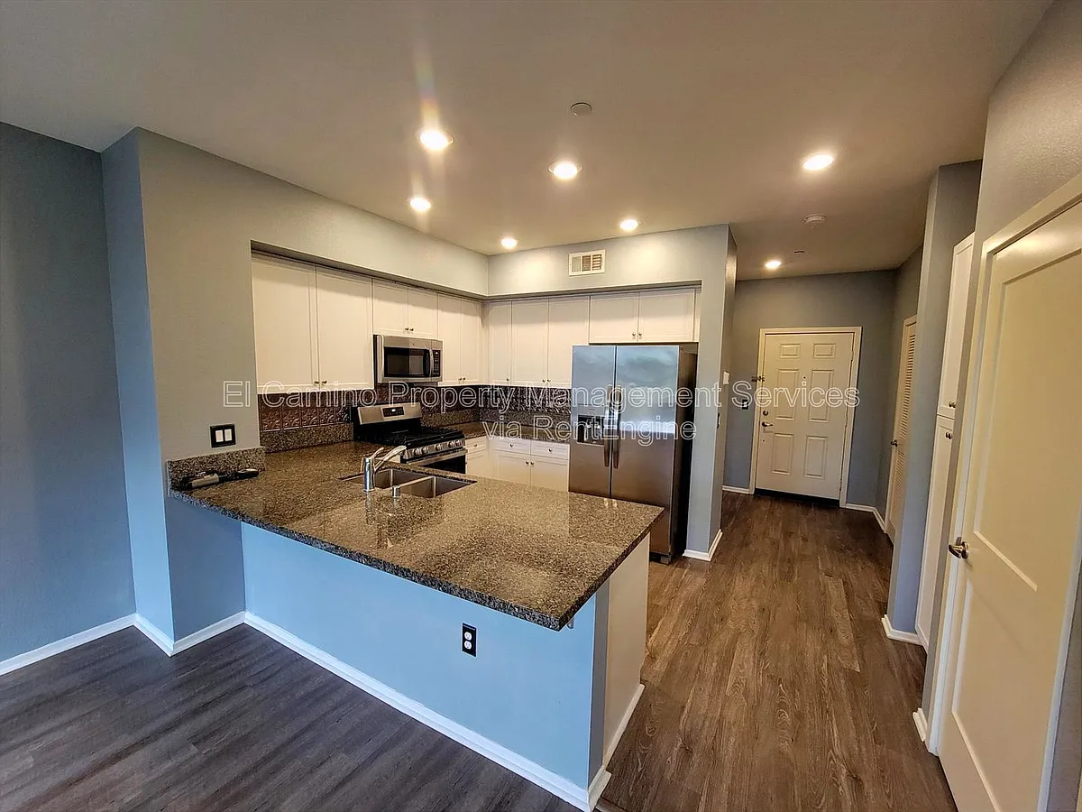 Building Photo - 10244 Artesia Blvd