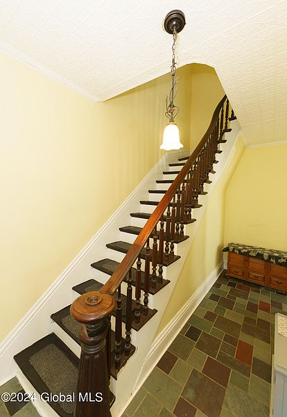 4th image of 76 Pleasant Avenue