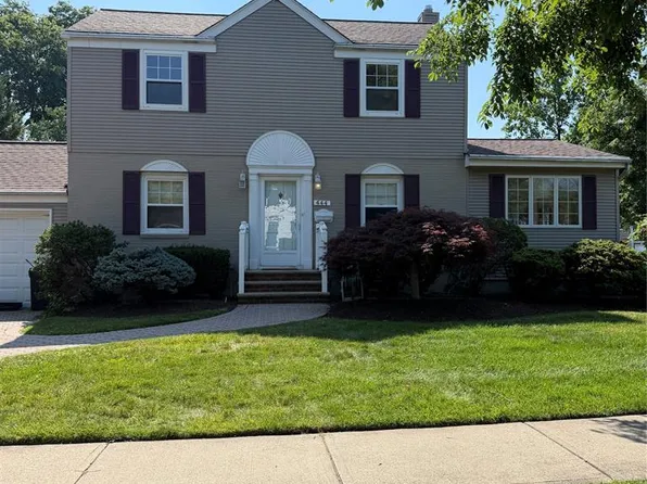 444 Elm Ave, River Edge, NJ 07661
