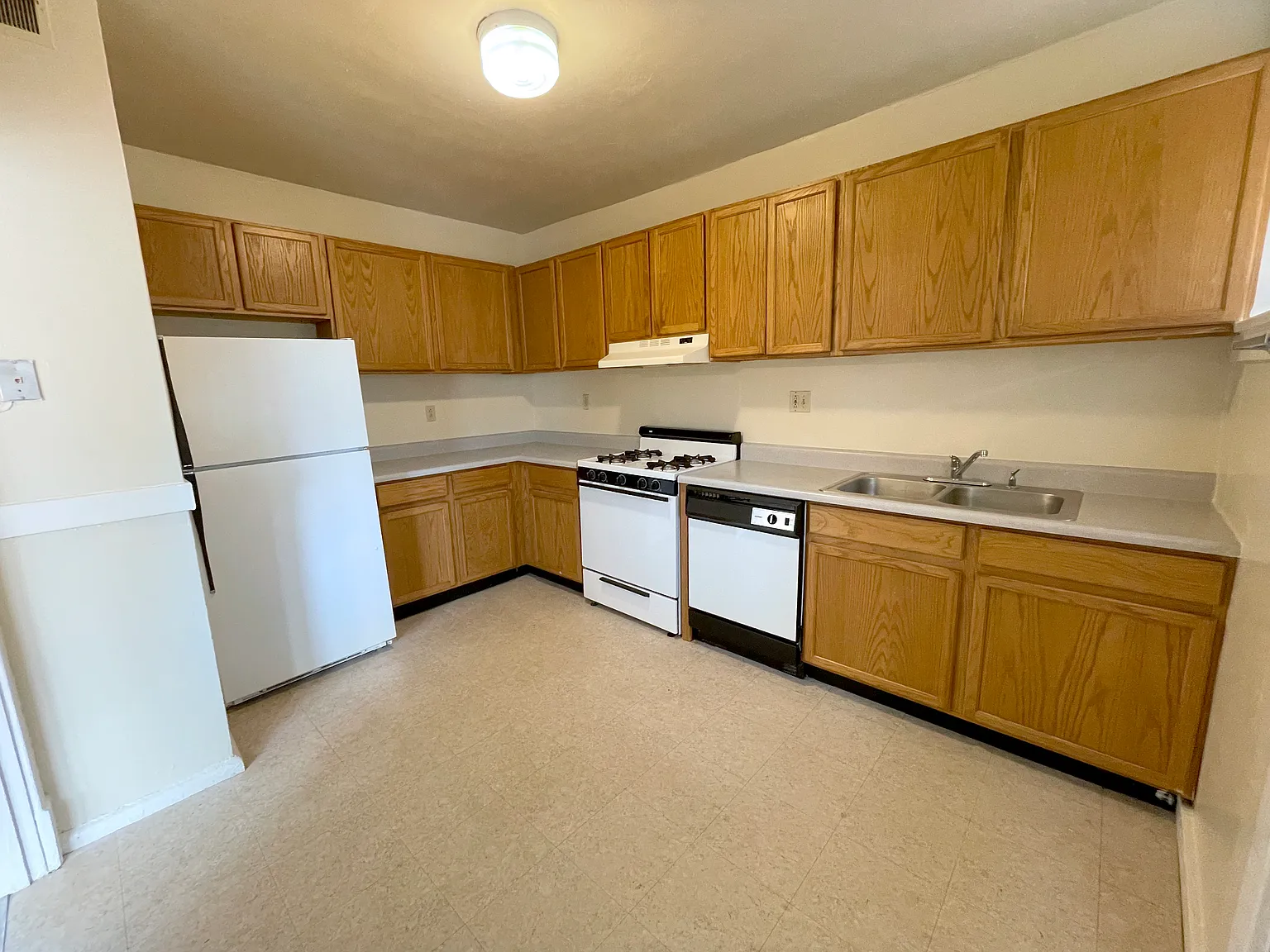 2 bed, 1150 sqft, $1,050 — Photo 4