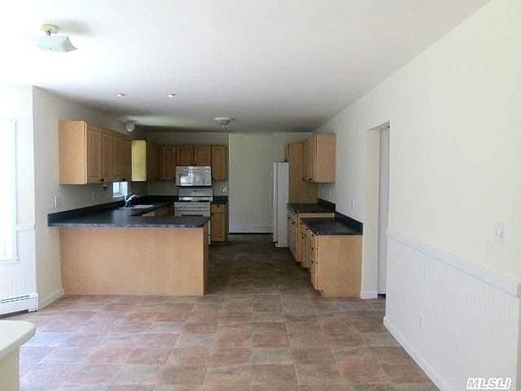 3rd image of 6 Victoria Ln