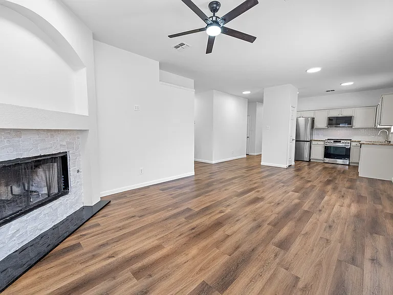 1052 Harriman Dr — Photo 7