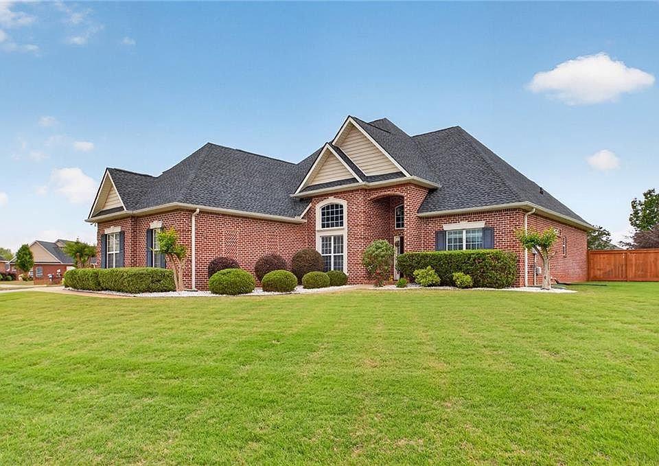 1st image of 124 Flora Cir