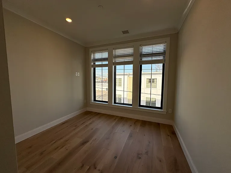 157 Everett St #306E — Photo 11