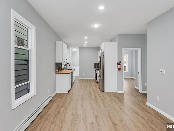 4th image of 105 10th St