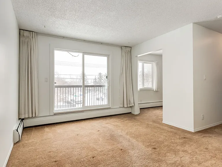 2404 16a St SW — Photo 20