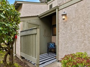 10048 NE 138th Pl APT I1, Kirkland, WA