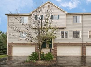 126 Monarch Dr #126, Streamwood, IL 60107