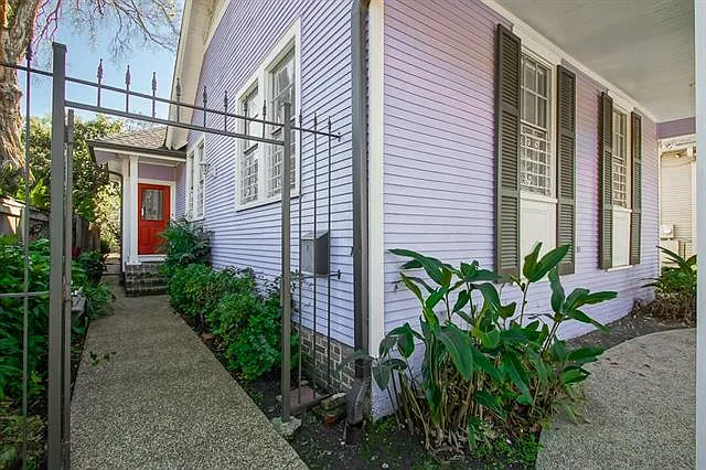 3 bed, 2.0 bath, 1900 sqft, $2,475 — Photo 2