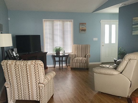 2nd image of 506 Centre Dr