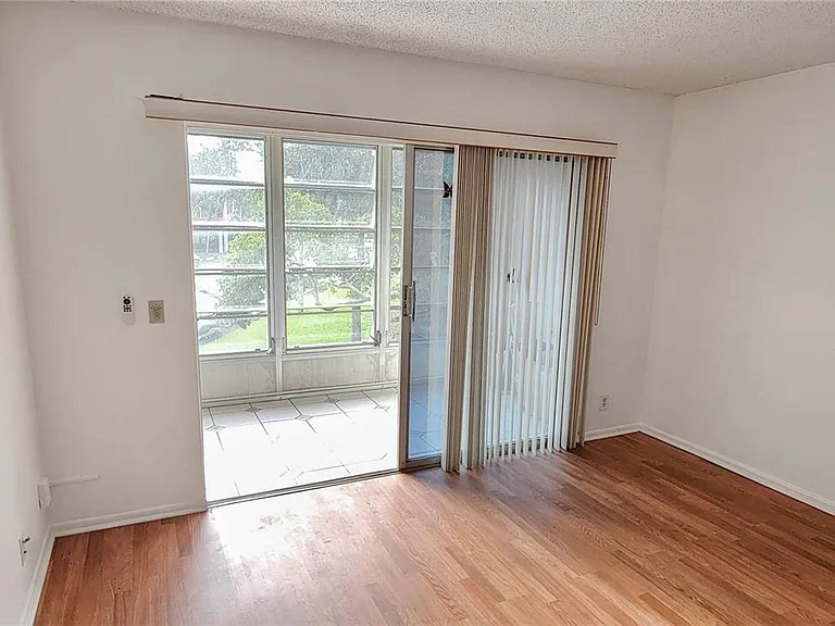 1300 SW 130th Ave #201F — Photo 7
