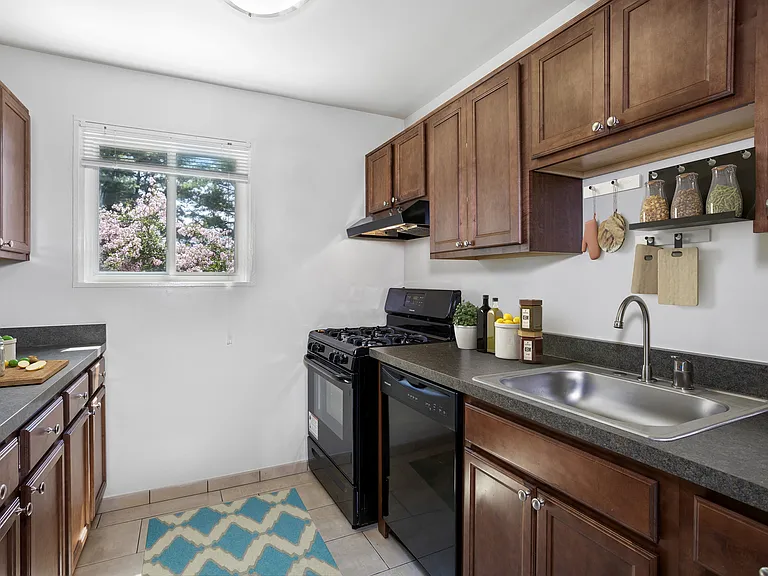 Overlook Apartments — Photo 10
