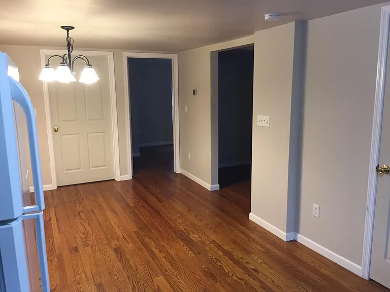 1029 Railroad St — Photo 2