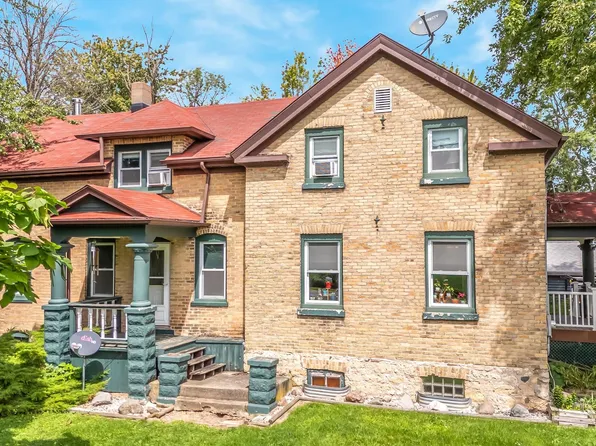 W5130 Schaefer Rd, Menasha, WI 54952