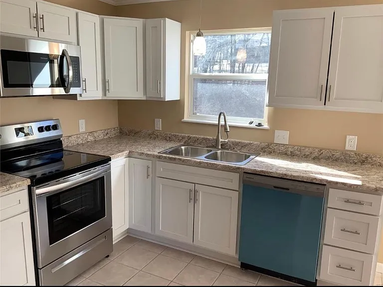 409 Omar Ct — Photo 8