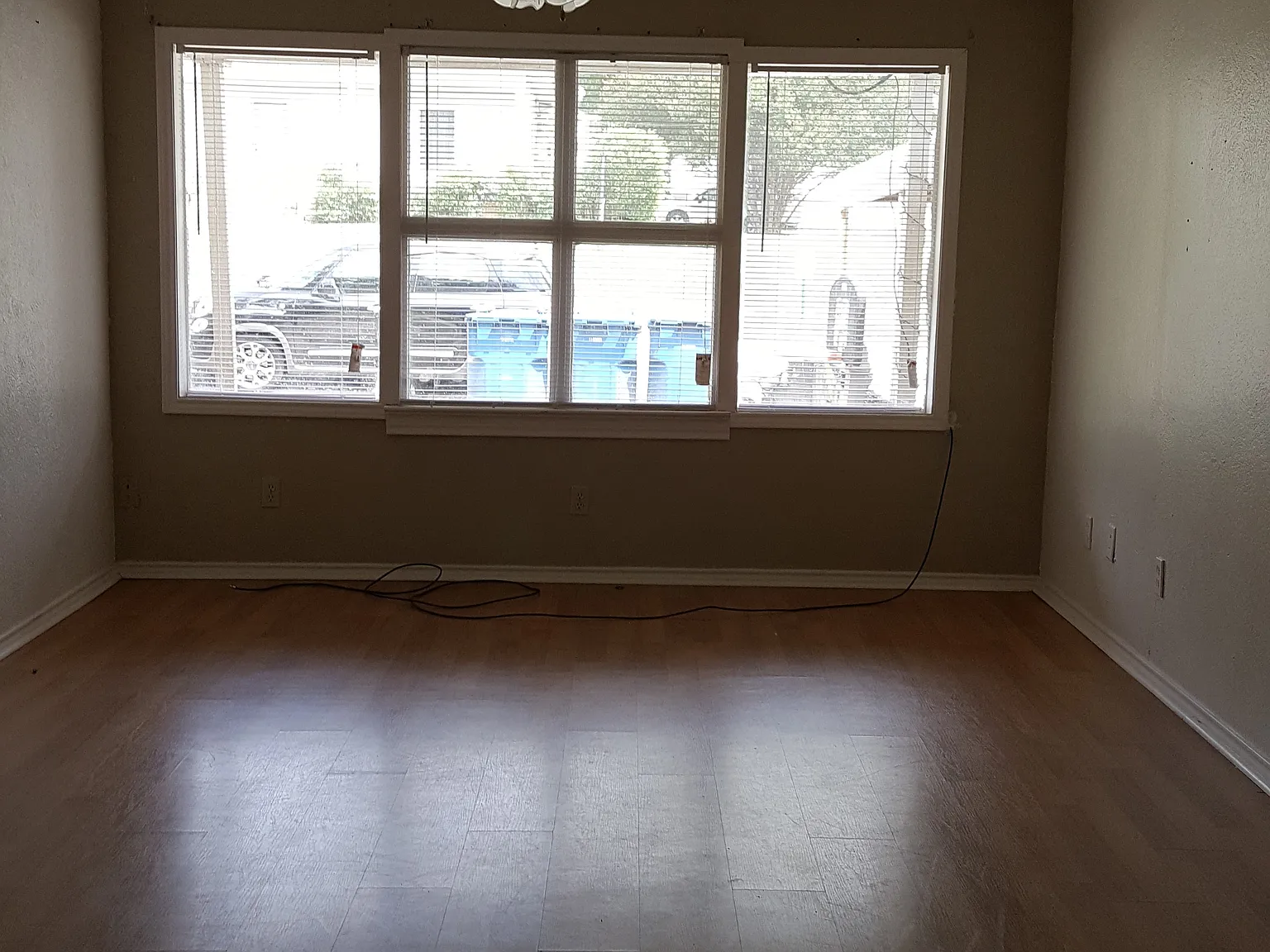 3 bed, $875 — Photo 1