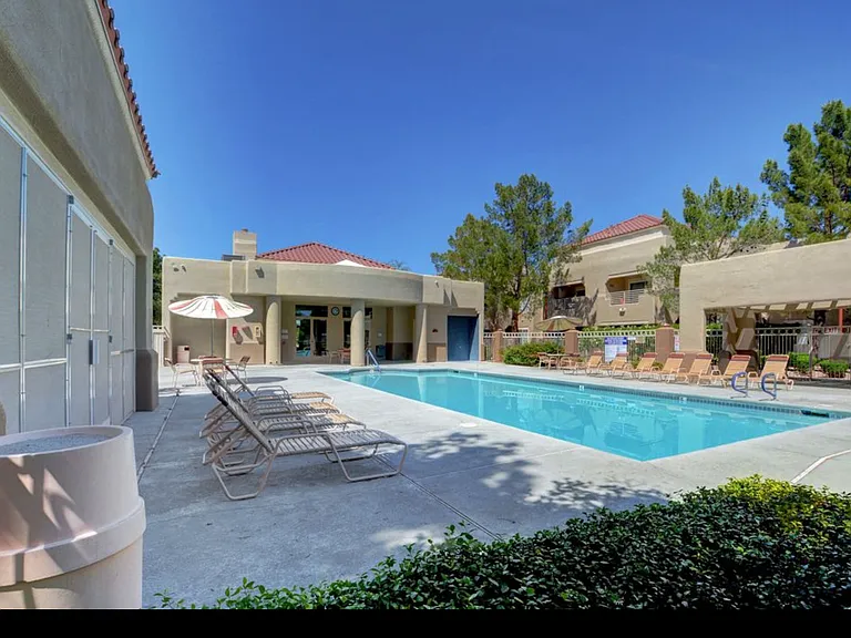 1901 Villa Palms Ct — Photo 10