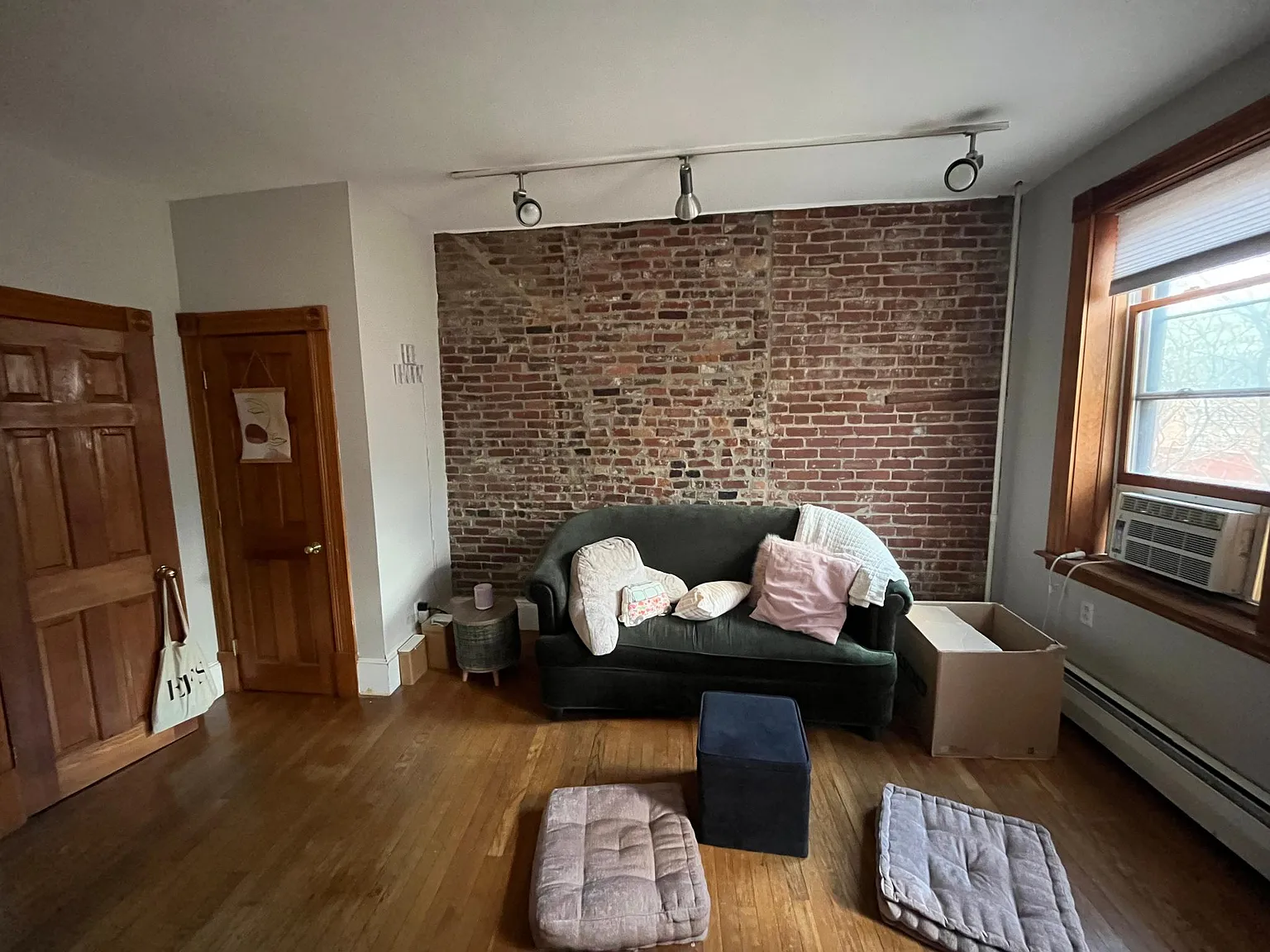 2 bed, 700 sqft, $2,999 — Photo 2