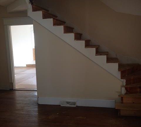 4th image of 443 Cherry St