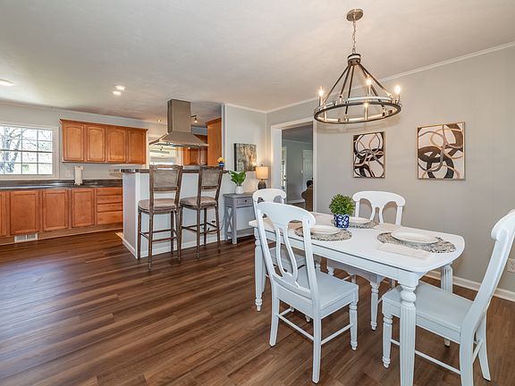 Open kitchen & dining areas